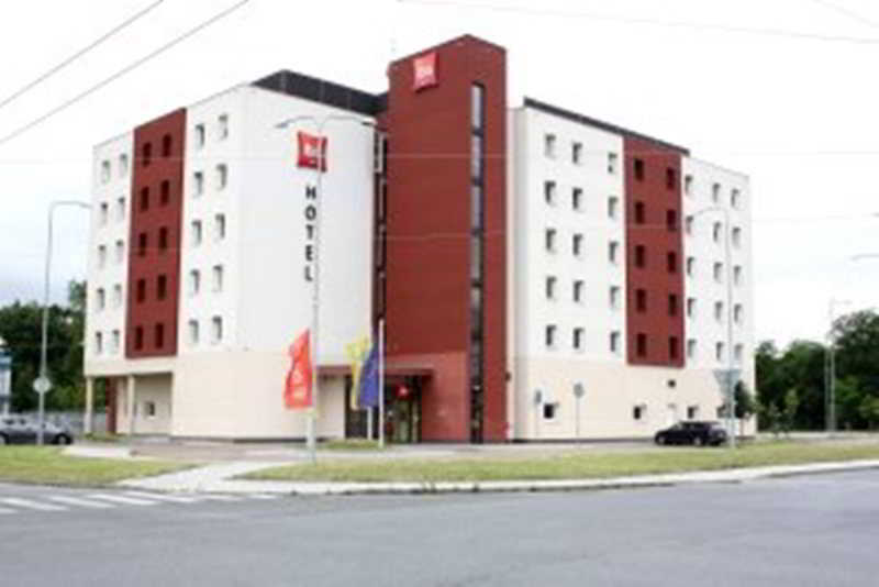 Ibis Hotel Пилзен Екстериор снимка